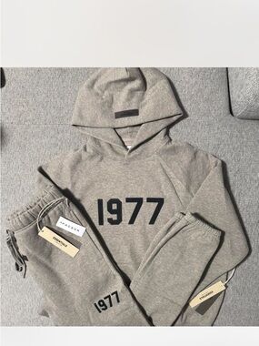 Essentials Heather Gray 1977 Hoodie & Jogger Set